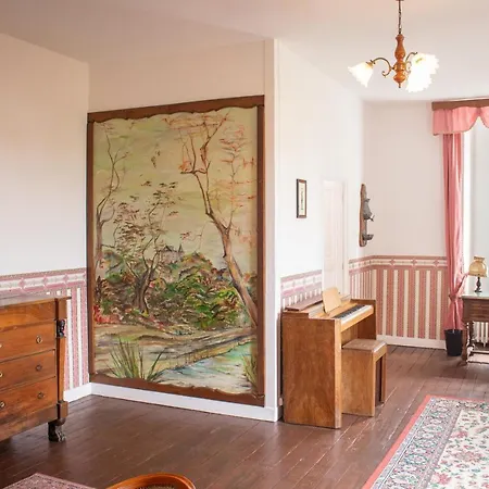 Chateau De Montaupin