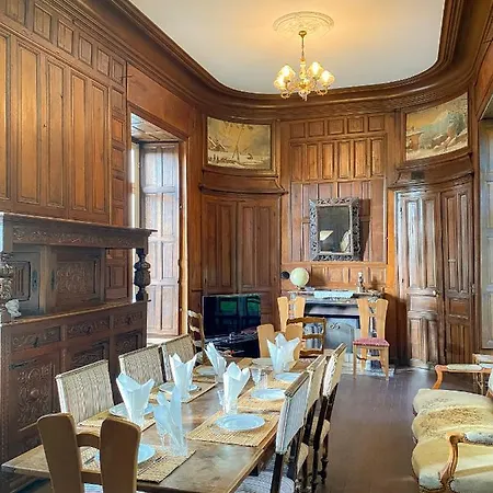 Chateau De Montaupin Bed & Breakfast 4*